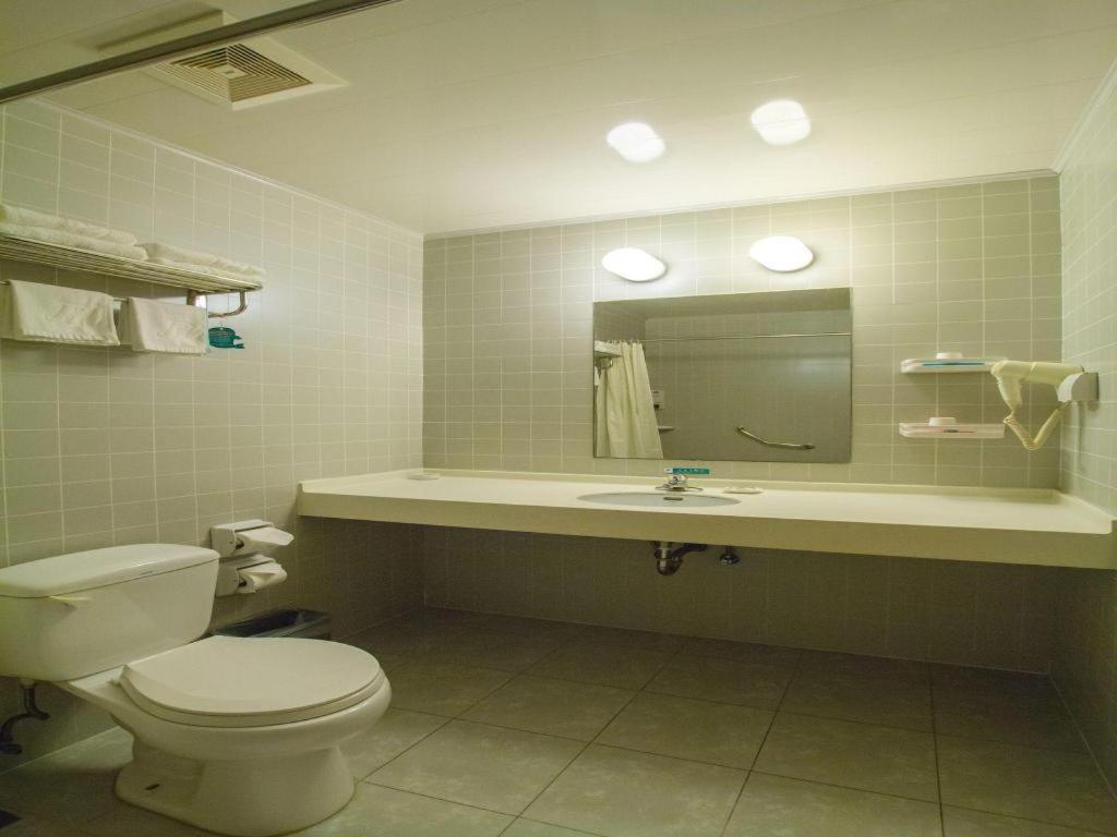Jinjiang Expo Park Pusan Rd Hotel 3*